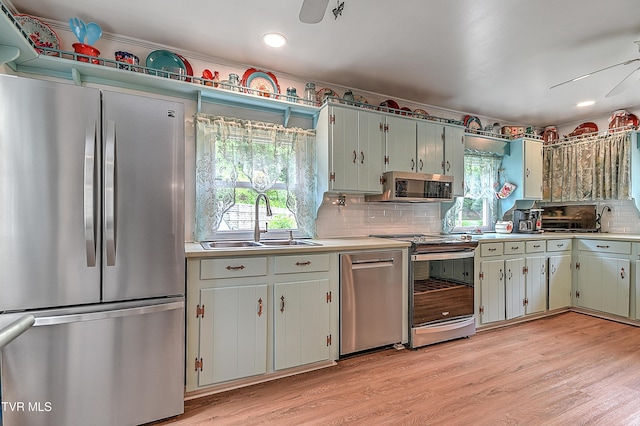 24483 Cave Creek Rd, Abingdon, VA 24211 - kitchen featuring stainless steel appliances, a sink, a ceiling fan, tasteful backsplash, and recessed lighting