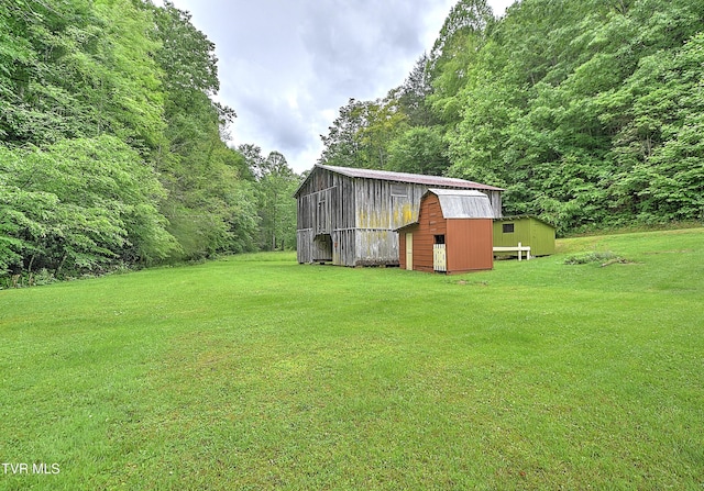 24483 Cave Creek Rd, Abingdon, VA 24211 - view of green lawn featuring an outdoor structure