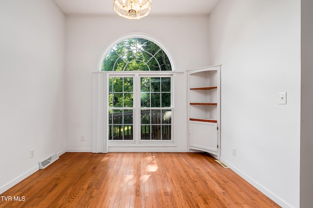 4006 Navaho Dr, Johnson City, TN 37604 - empty room featuring a chandelier, light wood-style flooring, and baseboards