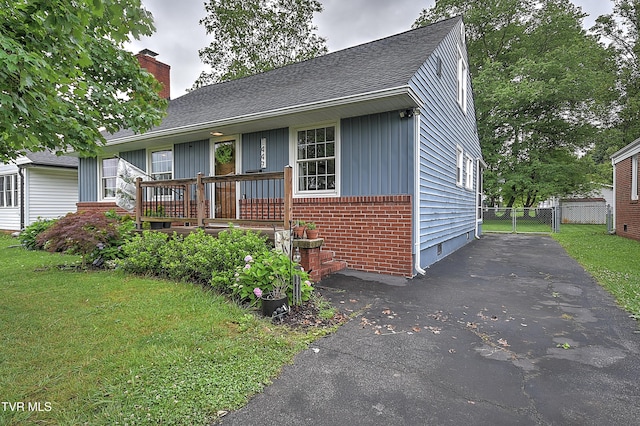 1449 Warpath Dr, Kingsport, TN 37664 - bungalow featuring brick siding, a chimney, roof with shingles, and driveway