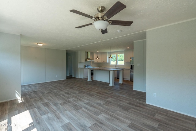 255 Piney Grove Rd, Greeneville, TN 37743 - unfurnished living room featuring a textured ceiling, wood finished floors, a ceiling fan, and baseboards