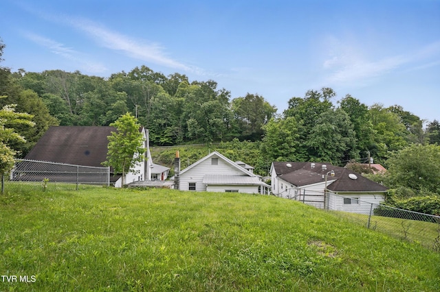 631 NE Meadow St, Coeburn, VA 24230 - view of yard with a detached garage