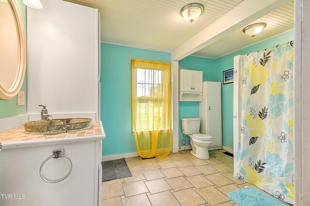 12350 Reedy Creek Rd, Bristol, VA 24202 - bathroom with toilet, vanity, baseboards, curtained shower, and tile patterned flooring