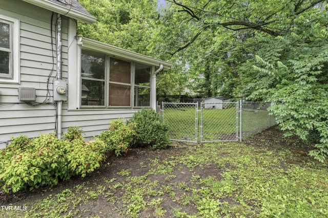 115 W Poplar St, Johnson City, TN 37604 - view of yard with a gate and a sunroom