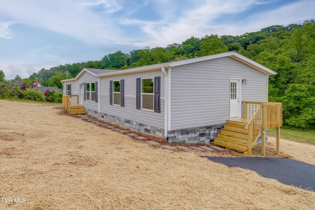 913 Henry Harr Rd, Blountville, TN 37617 - view of side of home with crawl space