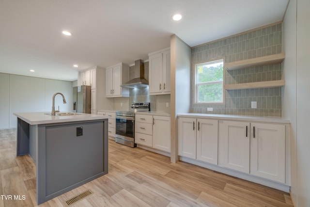 913 Henry Harr Rd, Blountville, TN 37617 - kitchen featuring stainless steel appliances, wall chimney exhaust hood, a sink, backsplash, and recessed lighting