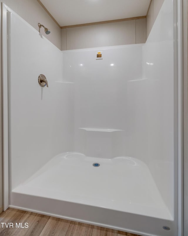 913 Henry Harr Rd, Blountville, TN 37617 - bathroom featuring a shower and wood finished floors
