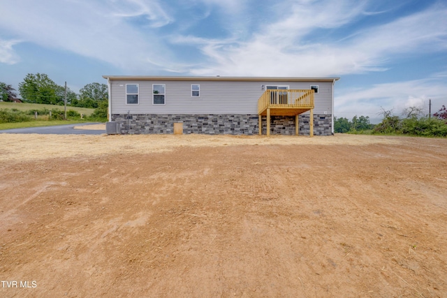 913 Henry Harr Rd, Blountville, TN 37617 - view of side of home with a wooden deck and central AC