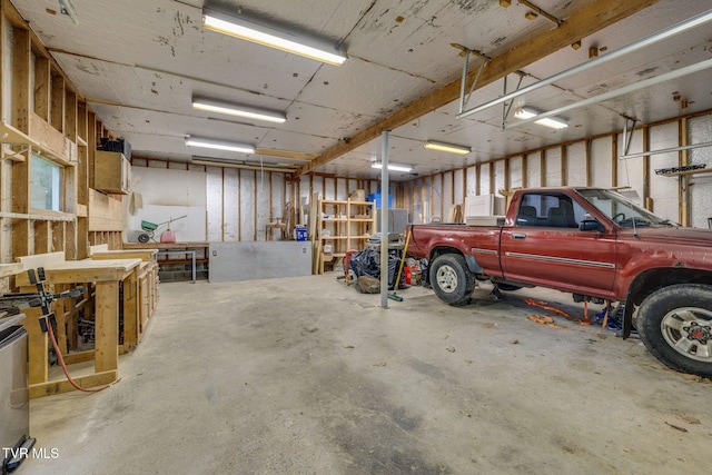 319 Woodland Rd, Jonesborough, TN 37659 - garage featuring a workshop area