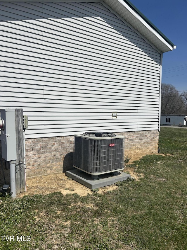 8 Circling Dr, Chuckey, TN 37641 - exterior view of central AC unit and crawl space