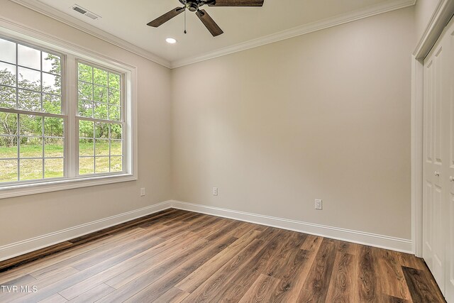 302 Charlton Ct, Bluff City, TN 37618 - empty room with baseboards, dark wood-style flooring, ceiling fan, ornamental molding, and recessed lighting