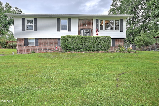 118 Greenmeadow Ln, Jonesborough, TN 37659 - split foyer home featuring brick siding and a front lawn