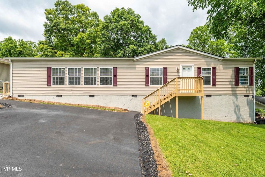1154 Ridgecrest Ave, Kingsport, TN 37665 - manufactured / mobile home featuring crawl space and a front lawn