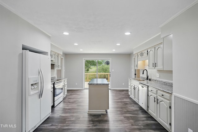 5530 Paramont Rd, Wise, VA 24293 - kitchen with stainless steel appliances, a sink, a center island, recessed lighting, and crown molding