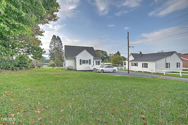218 W Banner St, Lebanon, VA 24266 - view of side of home with asphalt driveway