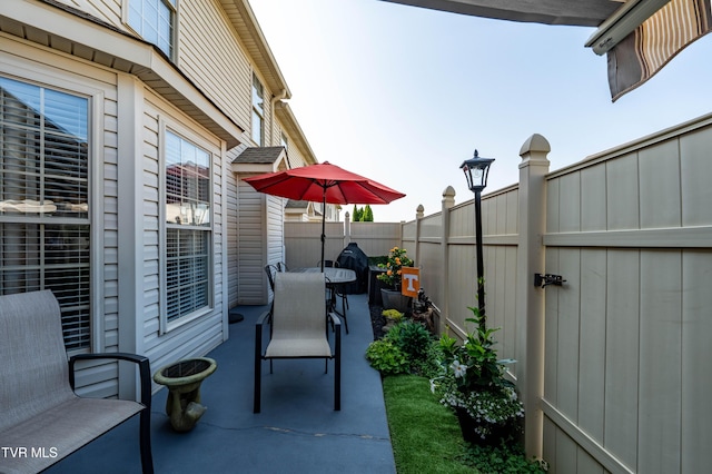 404 E Mountain View Rd Unit 204, Johnson City, TN 37601 - view of patio featuring outdoor dining space