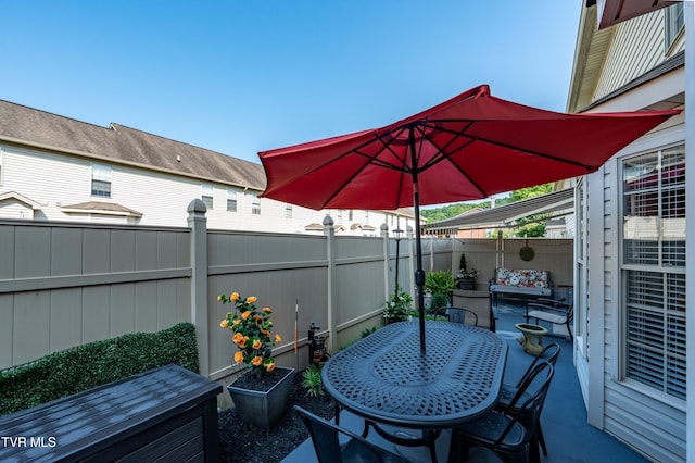 404 E Mountain View Rd Unit 204, Johnson City, TN 37601 - fenced backyard with a patio and outdoor dining area
