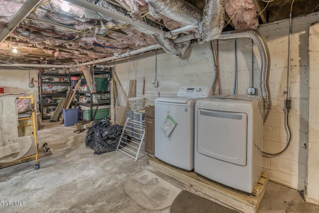 240 Watson Rd, Bristol, TN 37620 - unfinished below grade area featuring washer and clothes dryer