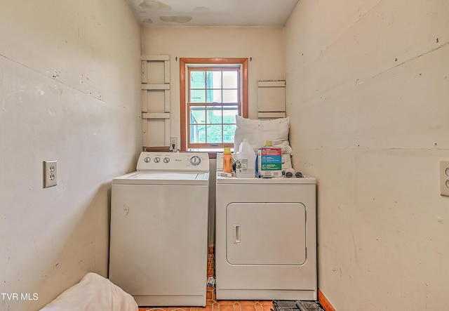 509 9th St, Erwin, TN 37650 - washroom featuring washer and dryer