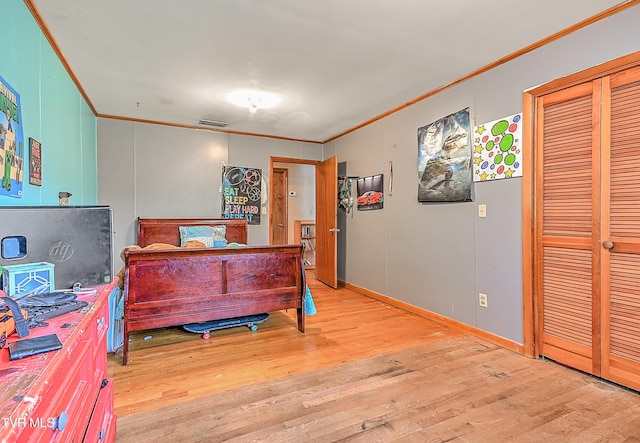 509 9th St, Erwin, TN 37650 - bedroom with crown molding, light wood-style floors, a closet, and baseboards
