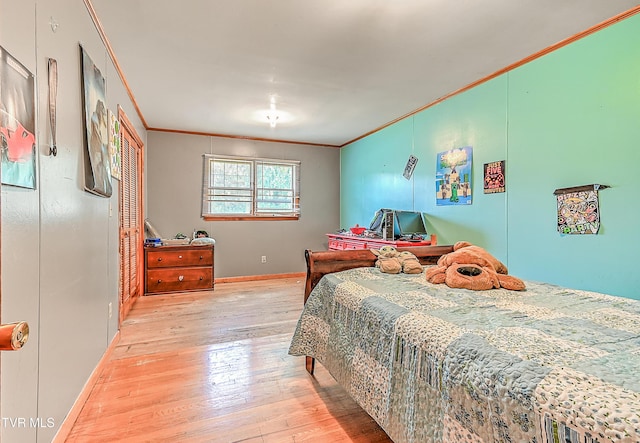 509 9th St, Erwin, TN 37650 - bedroom featuring crown molding, light wood-style floors, and baseboards