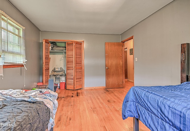 509 9th St, Erwin, TN 37650 - bedroom with light wood-style flooring, a closet, and baseboards