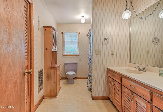 509 9th St, Erwin, TN 37650 - bathroom with toilet, vanity, baseboards, and curtained shower