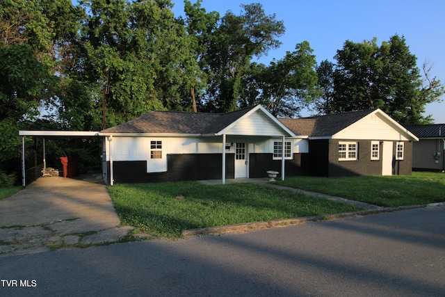 321 W Chilhowie Ave, Johnson City, TN 37604 - single story home featuring a front yard, brick siding, driveway, and an attached carport