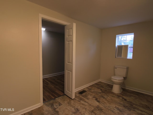 321 W Chilhowie Ave, Johnson City, TN 37604 - bathroom with toilet and baseboards