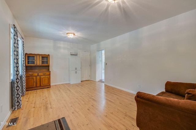 23270 Denton Valley Rd, Abingdon, VA 24211 - sitting room with light wood-type flooring and baseboards