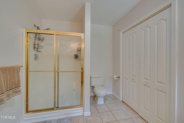 23270 Denton Valley Rd, Abingdon, VA 24211 - full bath featuring a stall shower, toilet, tile patterned floors, and a closet