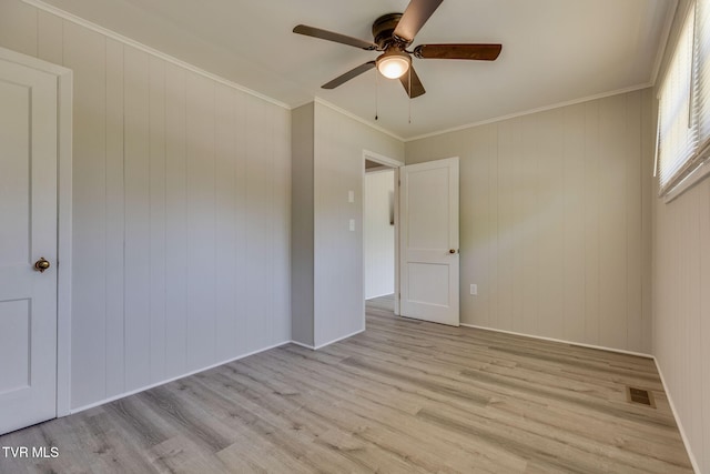 3909 Bond Dr, Kingsport, TN 37664 - unfurnished room with light wood-type flooring, ceiling fan, and ornamental molding