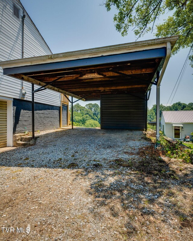 3909 Bond Dr, Kingsport, TN 37664 - view of vehicle parking