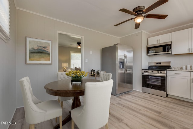 3909 Bond Dr, Kingsport, TN 37664 - dining room featuring a ceiling fan, crown molding, and light wood-type flooring