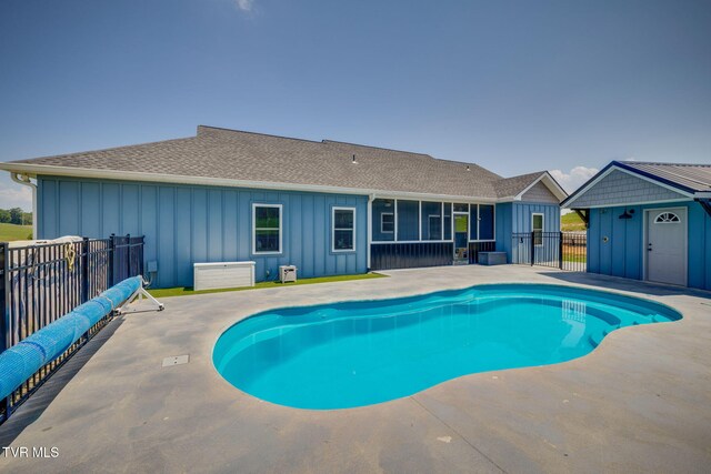 325 Barren Rd, Chuckey, TN 37641 - view of swimming pool featuring a patio area and an outdoor structure