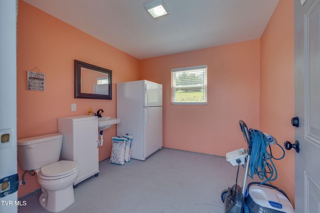 325 Barren Rd, Chuckey, TN 37641 - bathroom with toilet