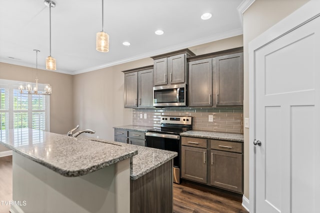 957 Riddle Rdg, Jonesborough, TN 37659 - kitchen with stainless steel appliances, dark wood finished floors, tasteful backsplash, a chandelier, and crown molding