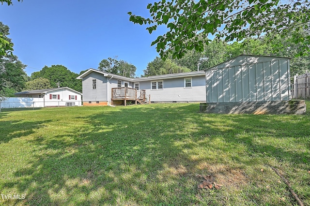 125 Cedar Valley Rd, Bristol, TN 37620 - back of property featuring a deck and crawl space