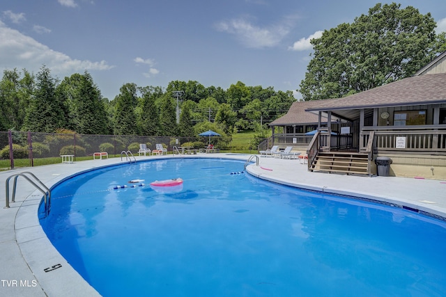 715 Powder Branch Rd, Elizabethton, TN 37643 - community pool with a wooden deck