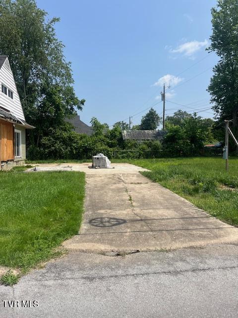 534 Ohio Ave, Erwin, TN 37650 - view of concrete driveway