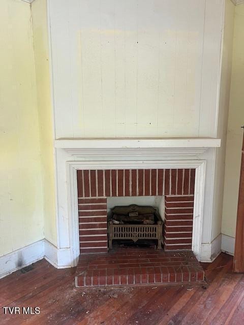 534 Ohio Ave, Erwin, TN 37650 - detailed view of wood finished floors and baseboards
