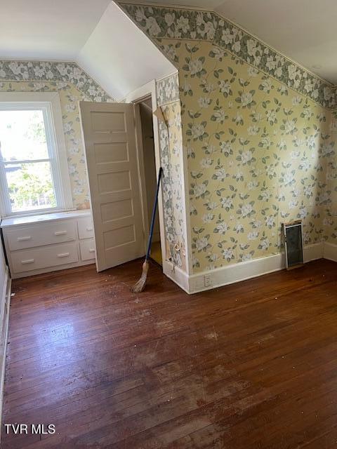 534 Ohio Ave, Erwin, TN 37650 - additional living space featuring wallpapered walls, lofted ceiling, hardwood / wood-style floors, and baseboards