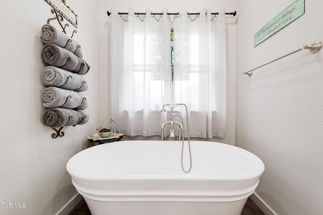 271 Laurel Way, Mountain City, TN 37683 - full bathroom featuring a soaking tub and baseboards