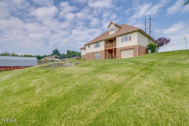 229 Ridgecrest Rd, Jonesborough, TN 37659 - back of property with brick siding, a garage, and a lawn
