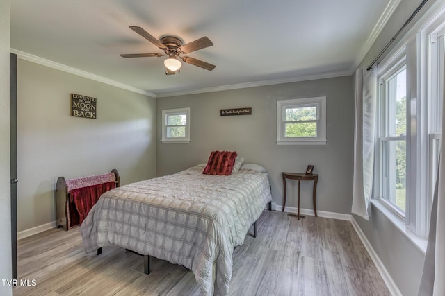 105 Crossway Rd, Bristol, VA 24201 - bedroom with light wood finished floors, crown molding, baseboards, and ceiling fan