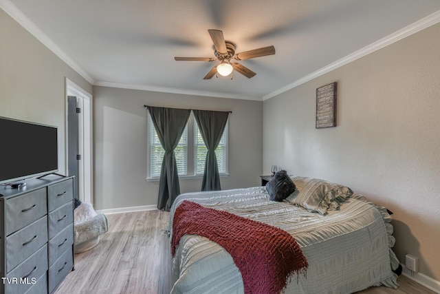 105 Crossway Rd, Bristol, VA 24201 - bedroom featuring light wood-style floors, crown molding, ceiling fan, and baseboards