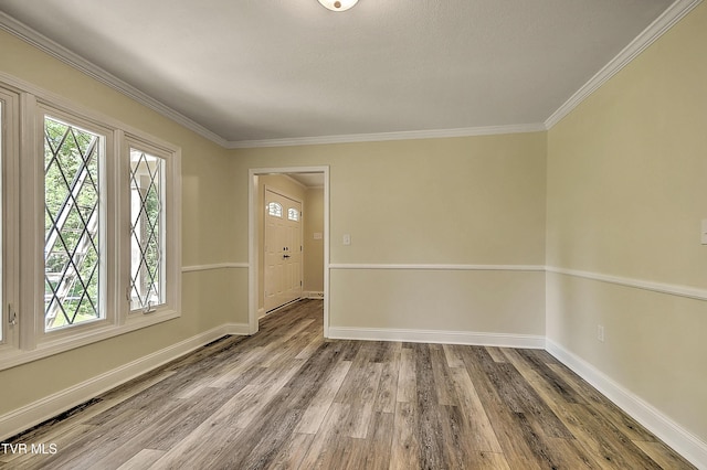 505 Red Oak Ln, Kingsport, TN 37663 - empty room featuring wood finished floors and crown molding