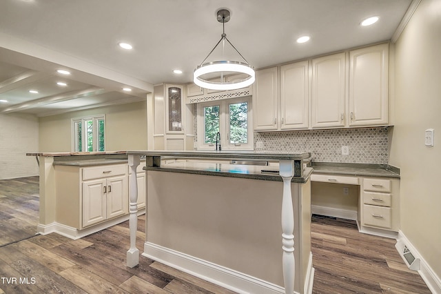 505 Red Oak Ln, Kingsport, TN 37663 - kitchen featuring a center island, dark wood-style flooring, backsplash, recessed lighting, and dark countertops