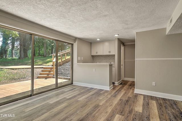 505 Red Oak Ln, Kingsport, TN 37663 - kitchen featuring light countertops, wood finished floors, decorative backsplash, a textured ceiling, and white cabinetry