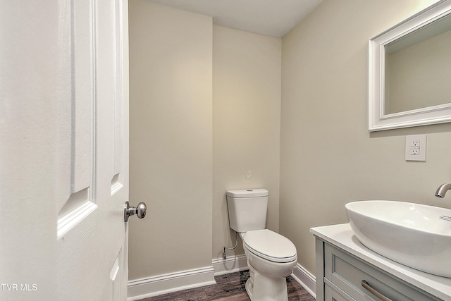 505 Red Oak Ln, Kingsport, TN 37663 - bathroom with wood finished floors and vanity